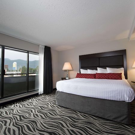 Best Western Plus Omaha Airport Inn Carter Lake Exterior photo