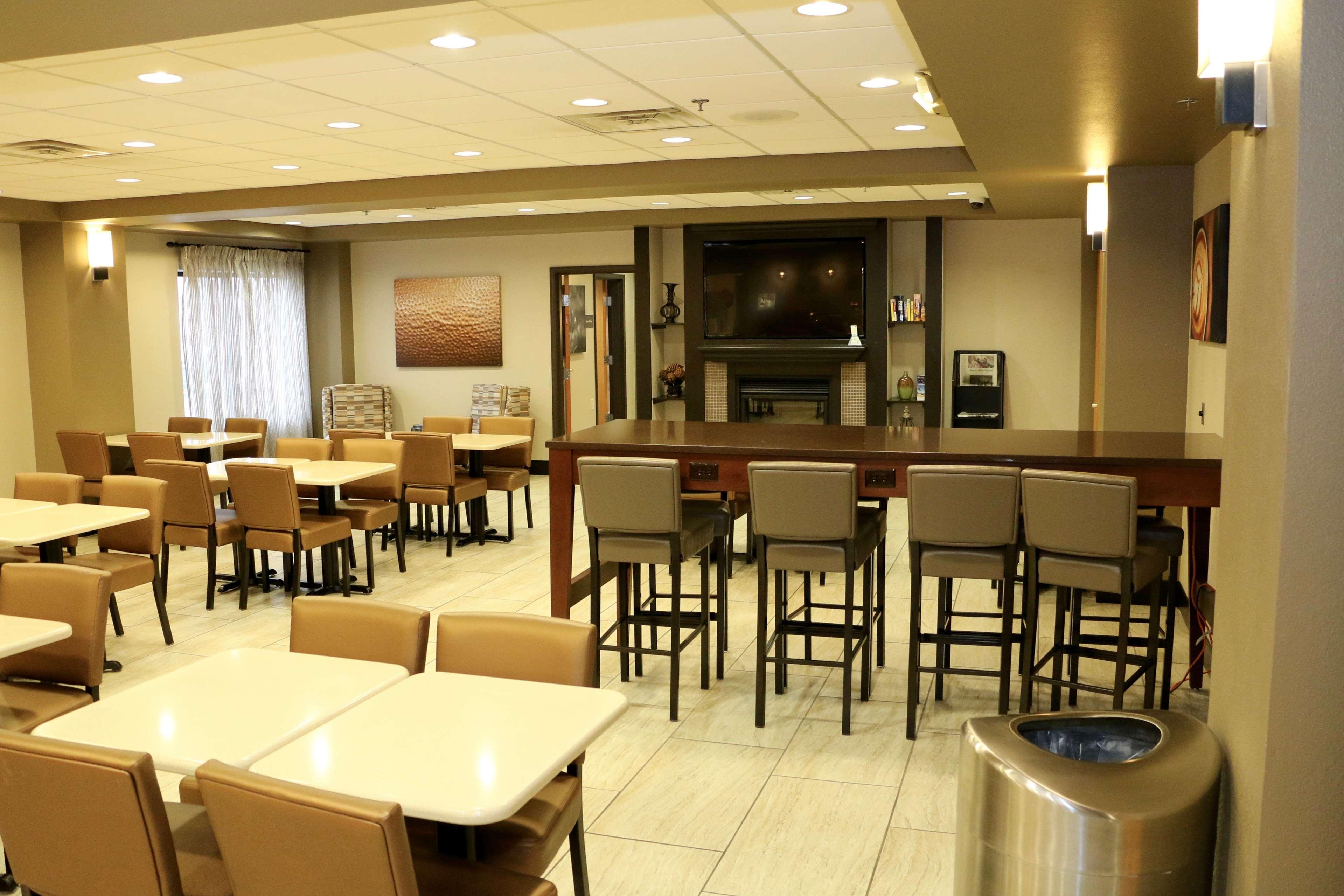 Best Western Plus Omaha Airport Inn Carter Lake Exterior photo