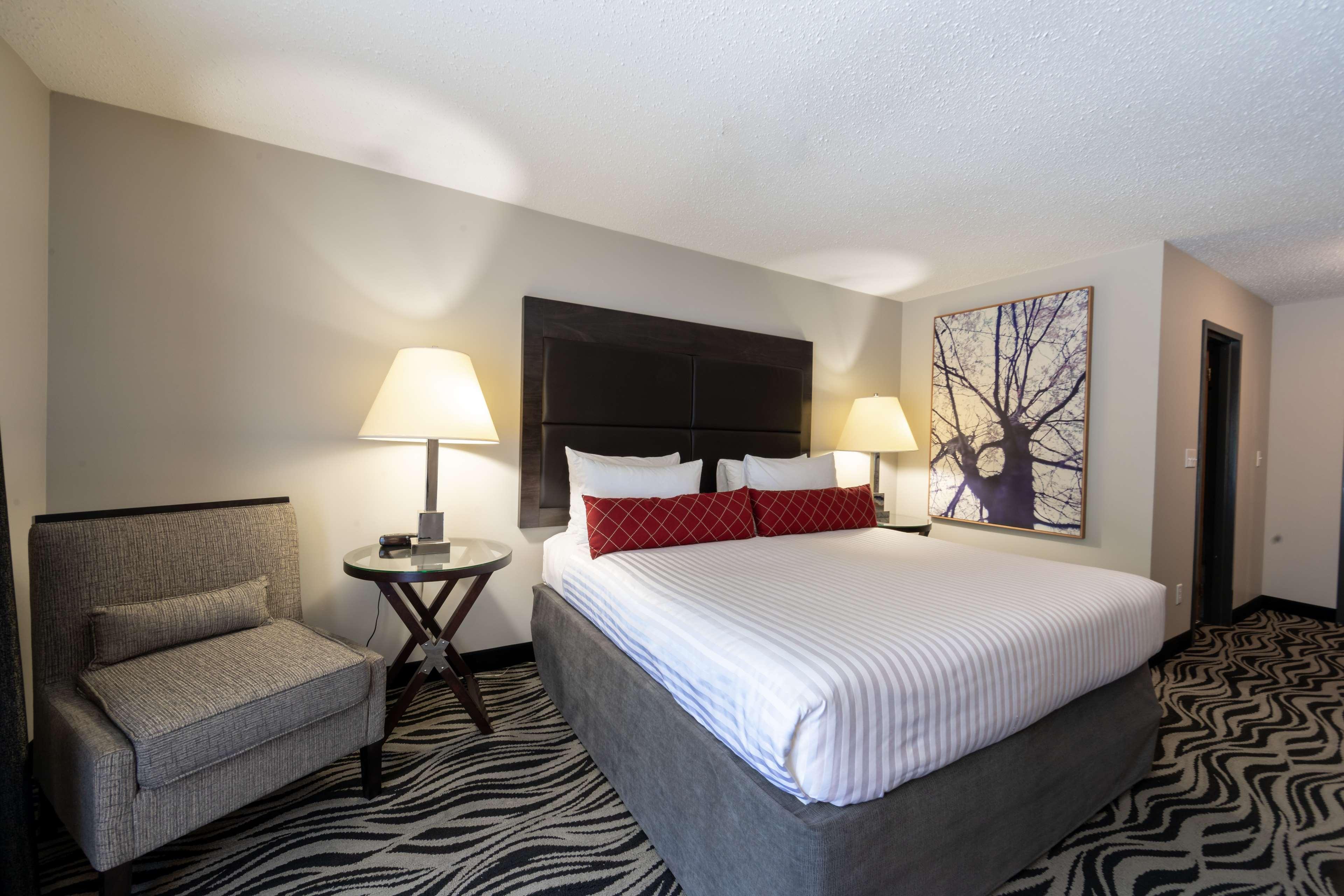 Best Western Plus Omaha Airport Inn Carter Lake Exterior photo