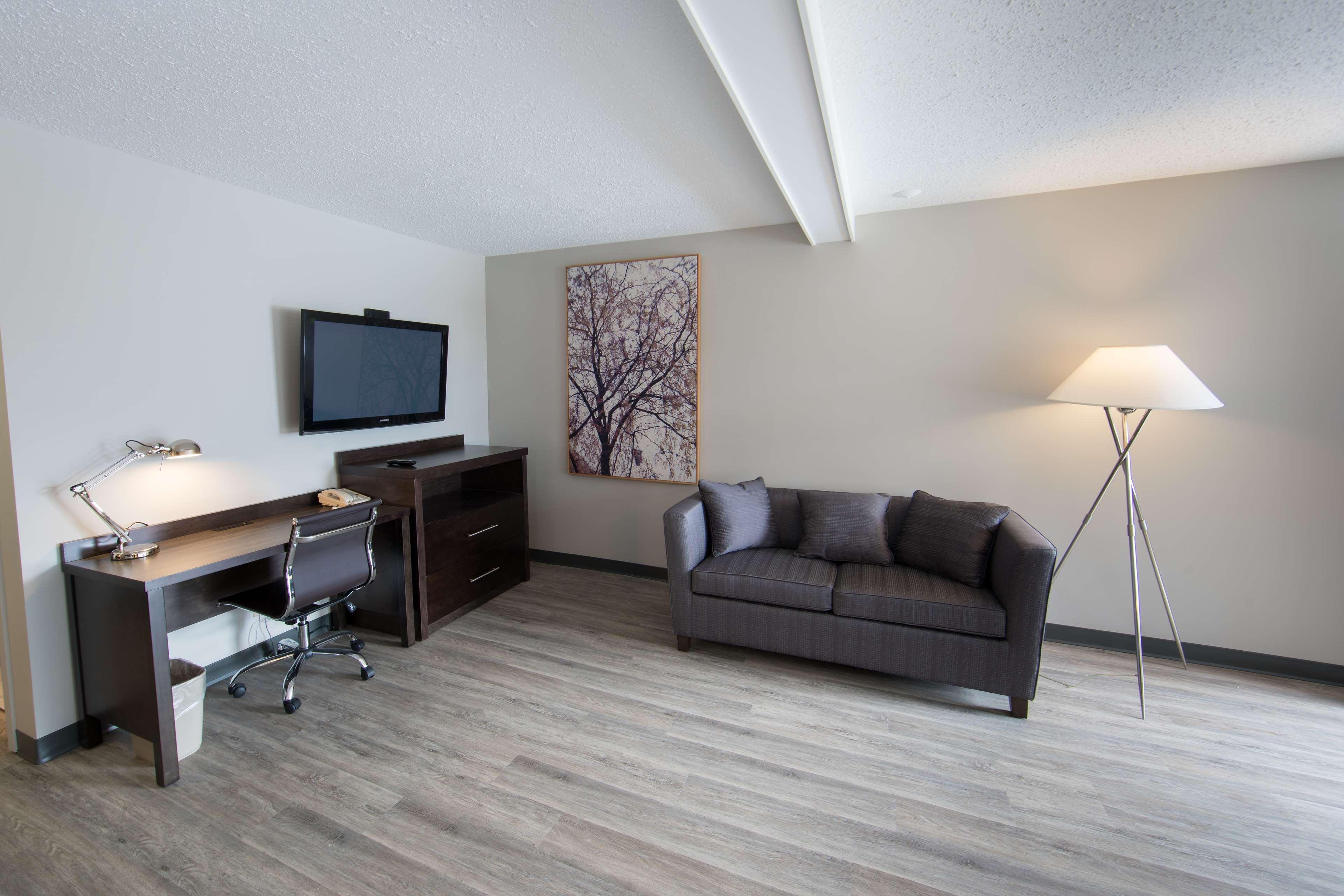 Best Western Plus Omaha Airport Inn Carter Lake Exterior photo