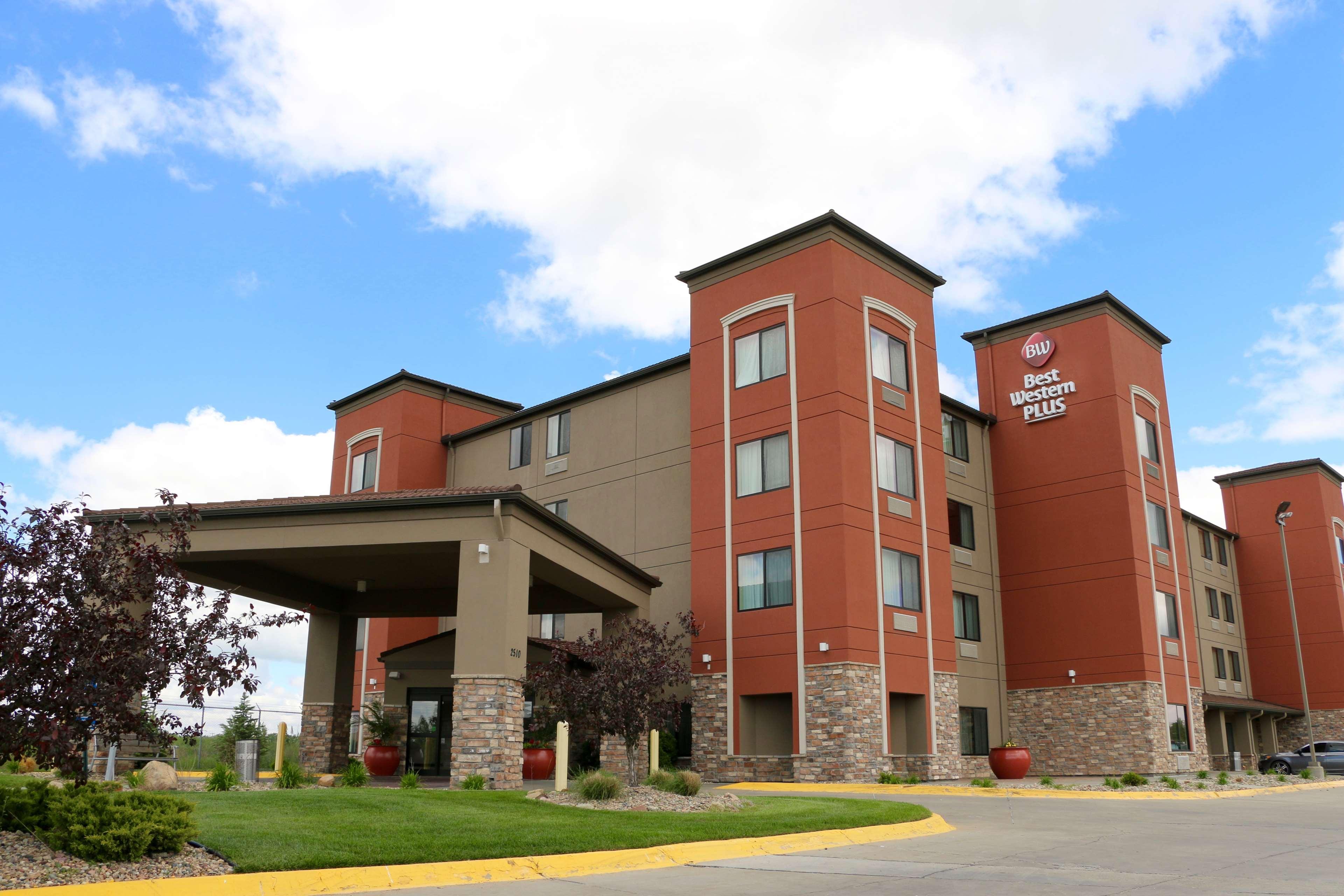 Best Western Plus Omaha Airport Inn Carter Lake Exterior photo