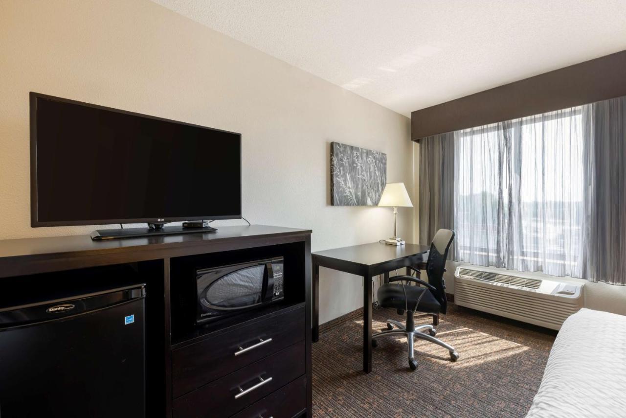 Best Western Plus Omaha Airport Inn Carter Lake Exterior photo