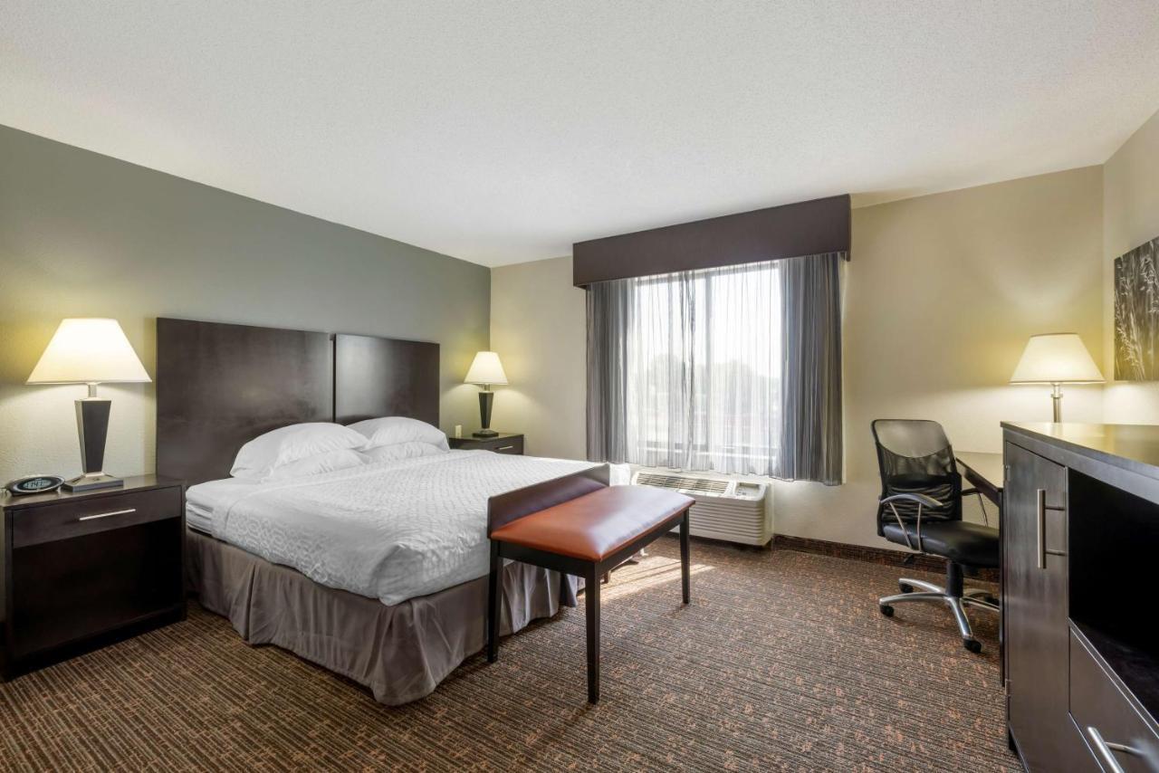 Best Western Plus Omaha Airport Inn Carter Lake Exterior photo
