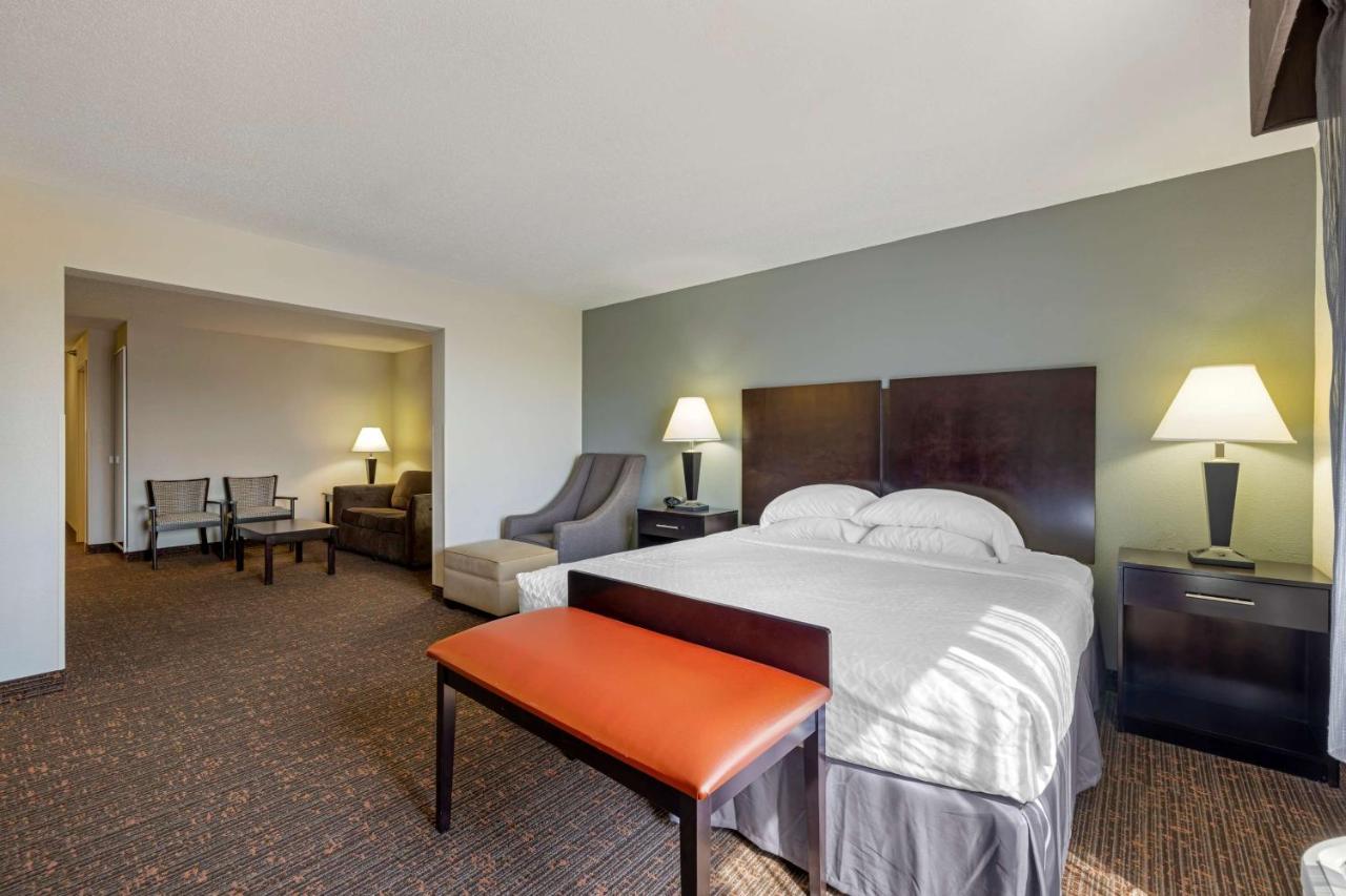 Best Western Plus Omaha Airport Inn Carter Lake Exterior photo